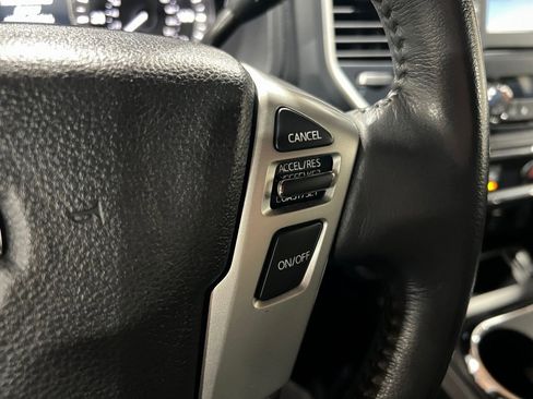 Used 2018 Nissan Titan SV image 27
