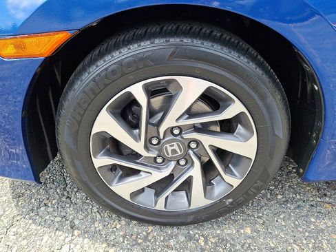 Certified 2018 Honda Civic EX image 28
