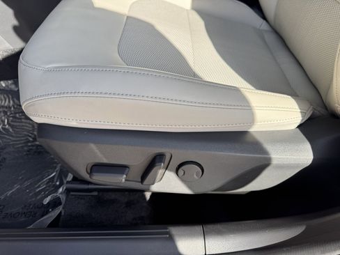 Used 2023 Kia Niro EX Touring image 32