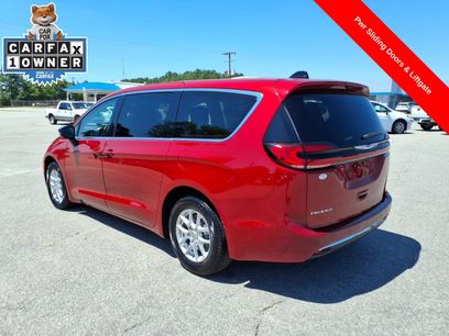 Used 2024 Chrysler Pacifica Touring-L