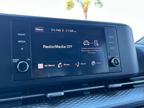 Used 2024 Kia Carnival LX FWD image 24