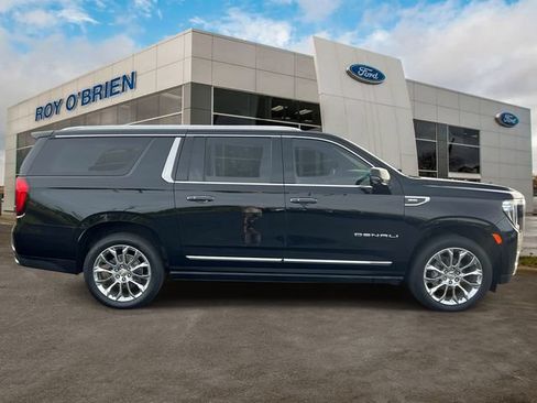 Used 2022 GMC Yukon XL Denali AWD/4WD image 6