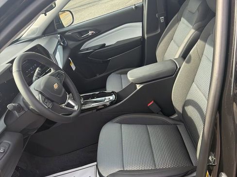 New 2026 Chevrolet Trax LT w/ LT Convenience Package image 16