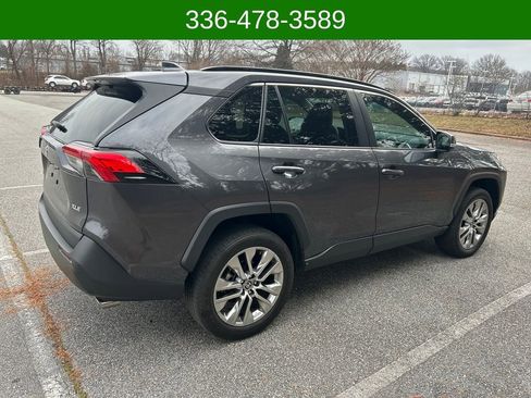 Used 2023 Toyota RAV4 XLE Premium image 5