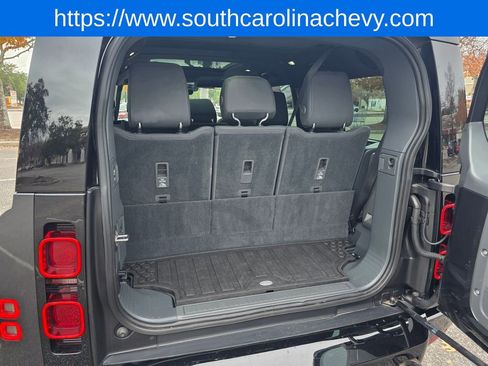 Used 2023 Land Rover Defender 130 X-Dynamic SE image 37