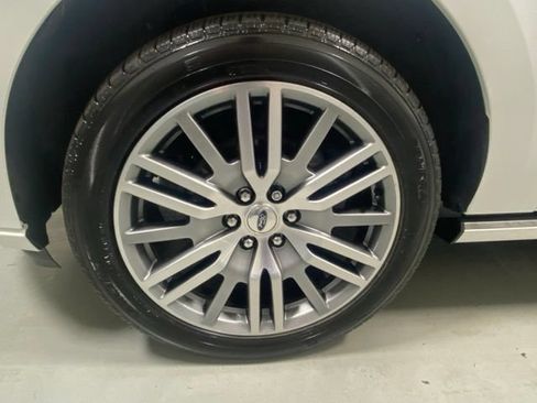 Used 2023 Ford Expedition Platinum AWD/4WD image 5