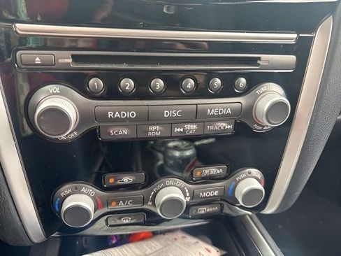 Used 2018 Nissan Pathfinder SV image 6