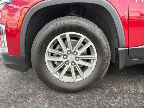 Used 2023 Chevrolet Traverse LT w/ LPO, Floor Liner Package FWD image 14