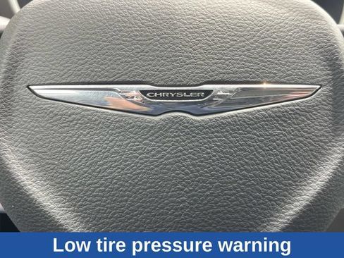 Used 2023 Chrysler Pacifica Touring-L FWD image 38