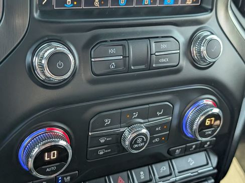 Used 2020 GMC Sierra 2500 AT4 w/ AT4 Premium Package AWD/4WD image 19
