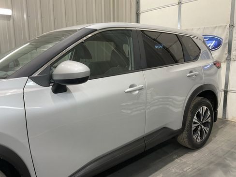 Used 2023 Nissan Rogue SV image 5