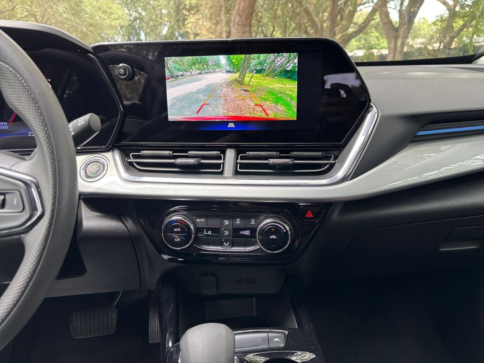 Used 2025 Chevrolet Trax LT FWD image 16