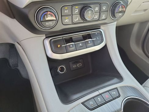 Used 2023 GMC Acadia SLT image 20