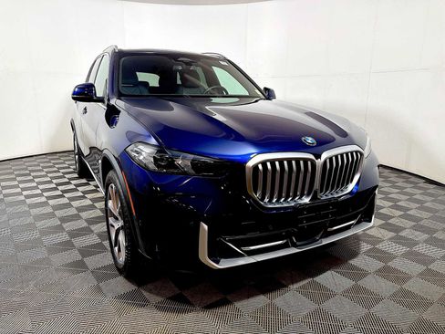 Used 2024 BMW X5 xDrive40i AWD/4WD image 3