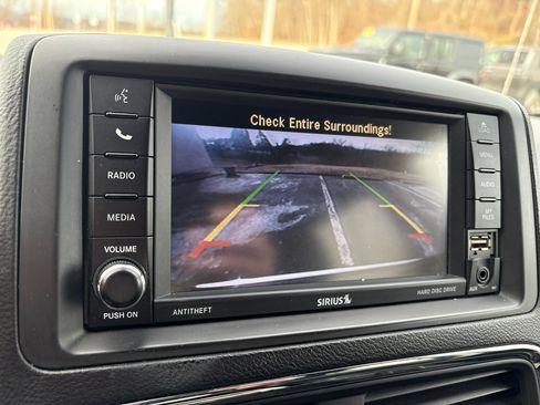 Used 2020 Dodge Grand Caravan SXT image 21