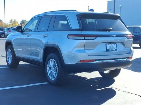 New 2025 Jeep Grand Cherokee 4WD image 4