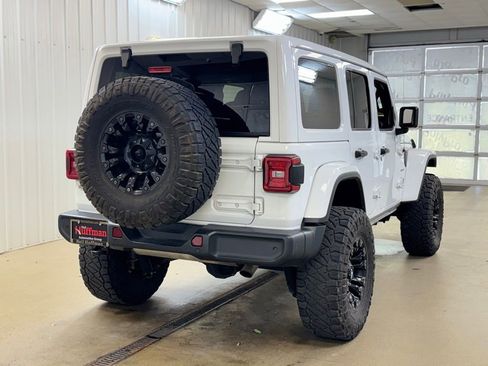 Used 2018 Jeep Wrangler Unlimited Sahara AWD/4WD image 5