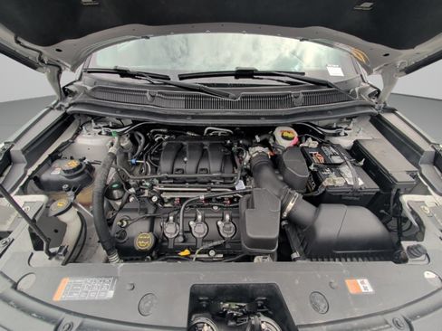 Used 2018 Ford Explorer XLT FWD image 10