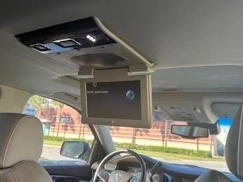 Used 2015 Cadillac Escalade Luxury image 16