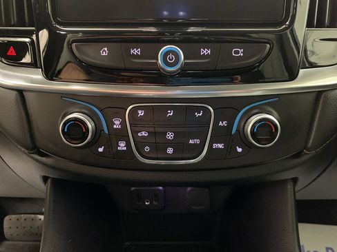 Used 2018 Chevrolet Traverse LT FWD image 27