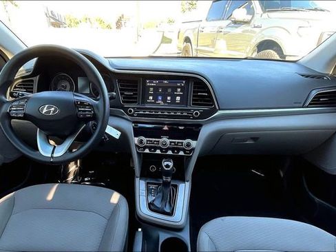Used 2020 Hyundai Elantra SEL image 15