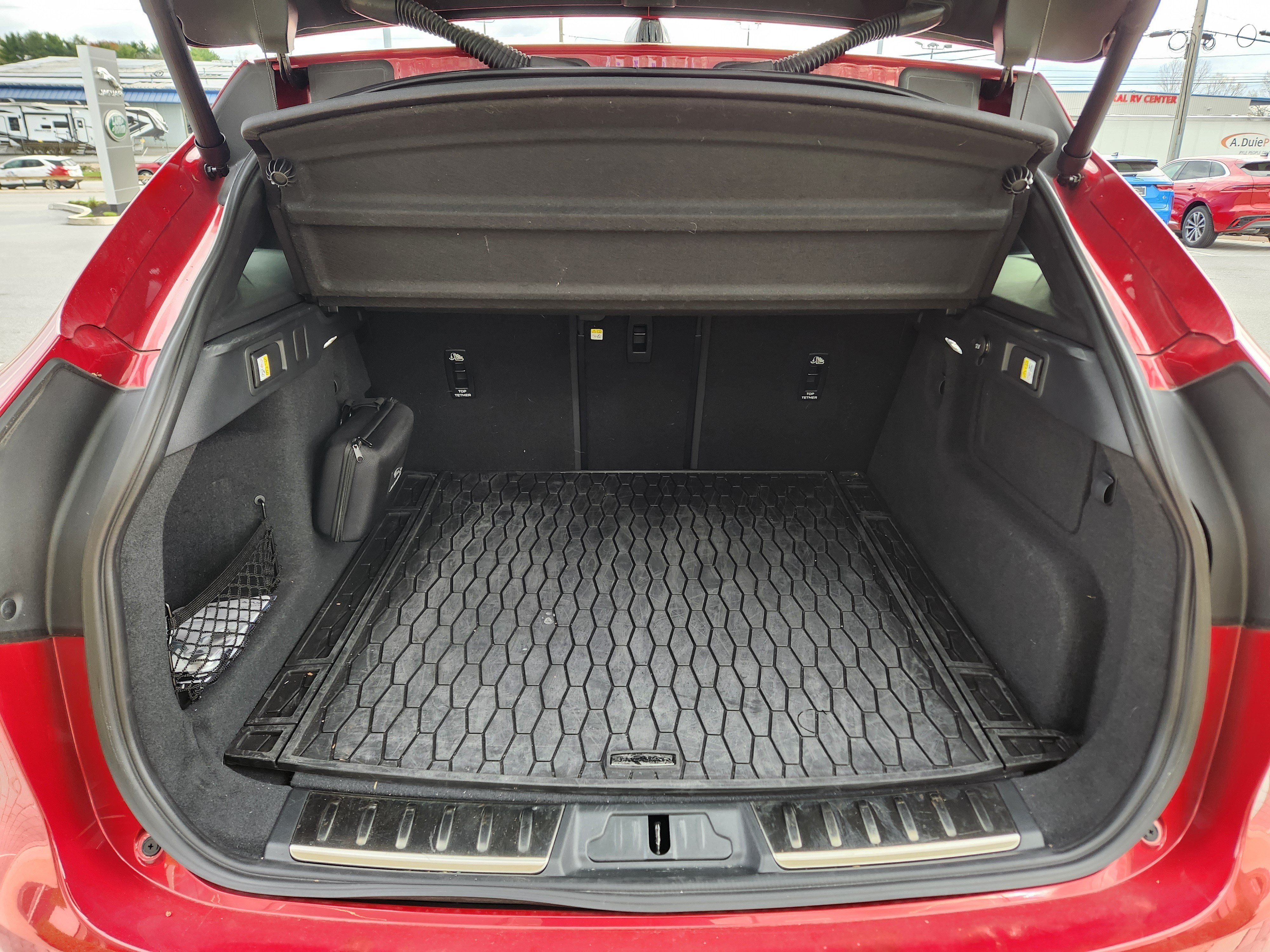 Certified 2025 Jaguar F-PACE R-Dynamic S AWD/4WD image 8