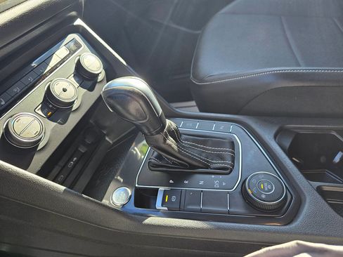 Used 2021 Volkswagen Tiguan SE R-Line image 26