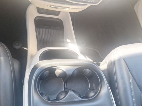 Used 2023 Chrysler Pacifica Touring-L FWD image 30