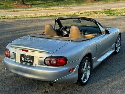 Used 2002 MAZDA MX-5 Miata image 11