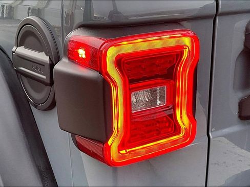 Used 2025 Jeep Wrangler Unlimited Rubicon image 30