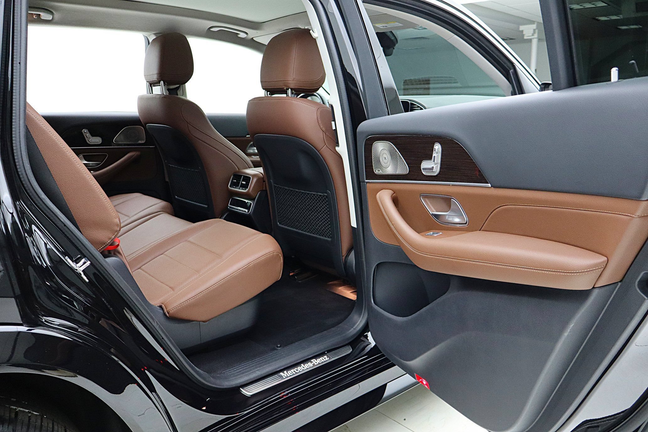 Used 2024 Mercedes-Benz GLS 450 4MATIC image 34