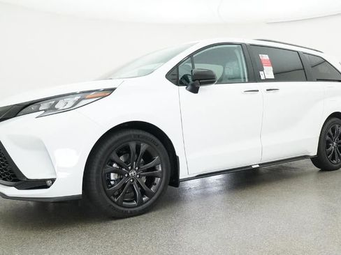 New 2026 Toyota Sienna XSE FWD image 17