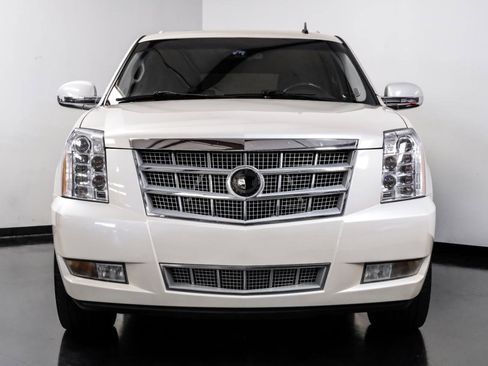 Used 2013 Cadillac Escalade Platinum RWD image 8