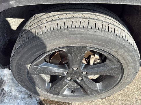 Used 2023 Jeep Grand Cherokee Altitude image 3