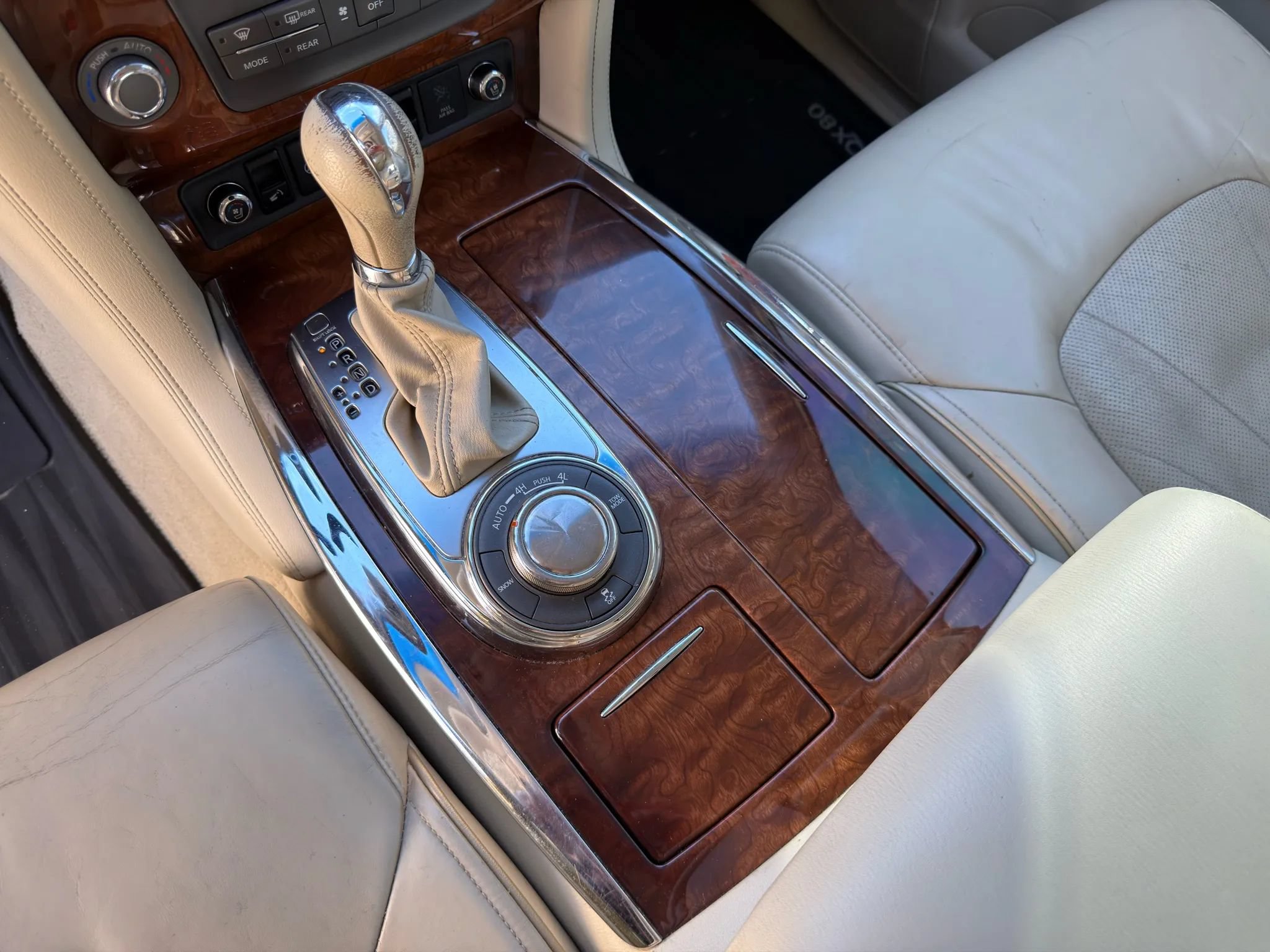 Used 2016 INFINITI QX80 4WD w/ Deluxe Technology Package image 31