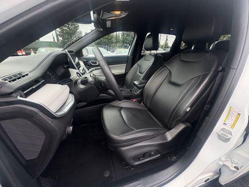 Used 2025 Jeep Compass Limited image 37