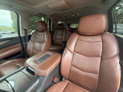 Used 2018 Cadillac Escalade Premium Luxury AWD/4WD image 8
