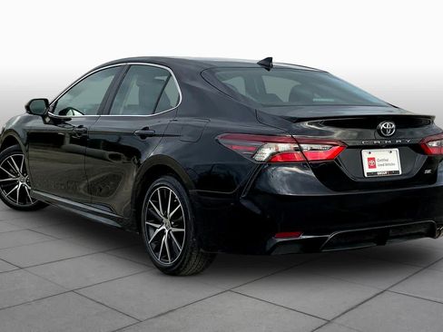 Used 2021 Toyota Camry SE w/ Convenience Package image 12