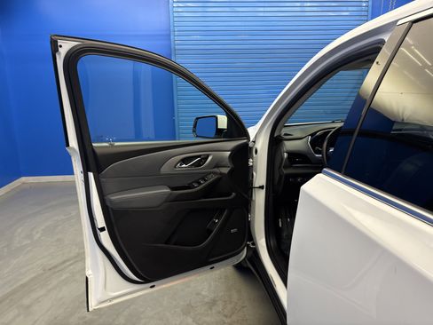 Used 2019 Chevrolet Traverse LT w/ LT Premium Package FWD image 9