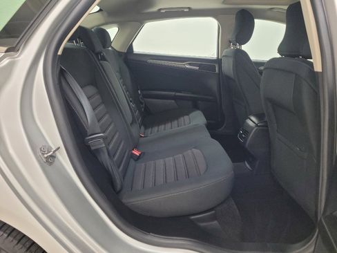 Used 2019 Ford Fusion SE image 19