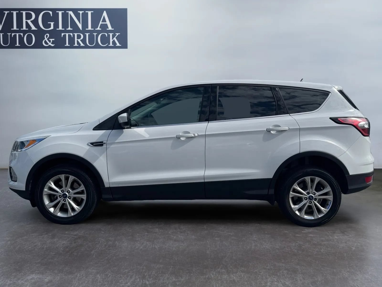 Used 2017 Ford Escape SE AWD/4WD image 3