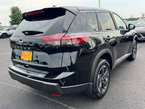 Certified 2026 Nissan Rogue SV FWD image 3