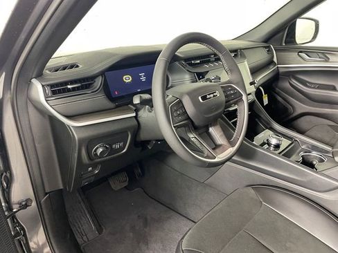 New 2026 Jeep Grand Cherokee Altitude AWD/4WD image 2