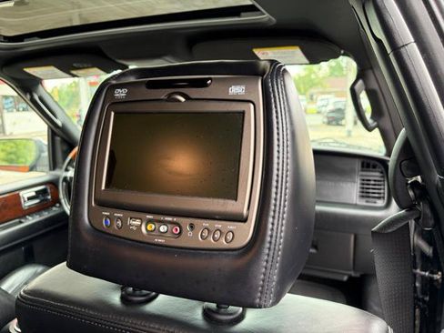 Used 2016 Lincoln Navigator Select AWD/4WD image 12