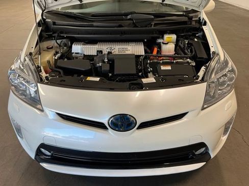 Used 2015 Toyota Prius Five w/ Advanced Technology Package FWD image 9