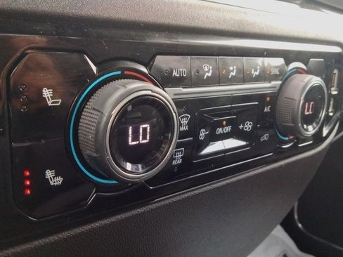 Used 2023 Chevrolet Silverado 1500 LT image 27