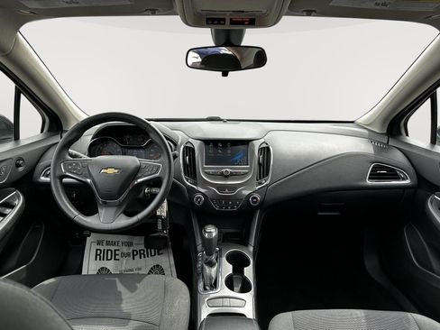Used 2017 Chevrolet Cruze LT FWD image 21