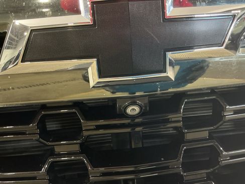 Used 2021 Chevrolet Suburban Z71 w/ Z71 Off-Road Package image 4