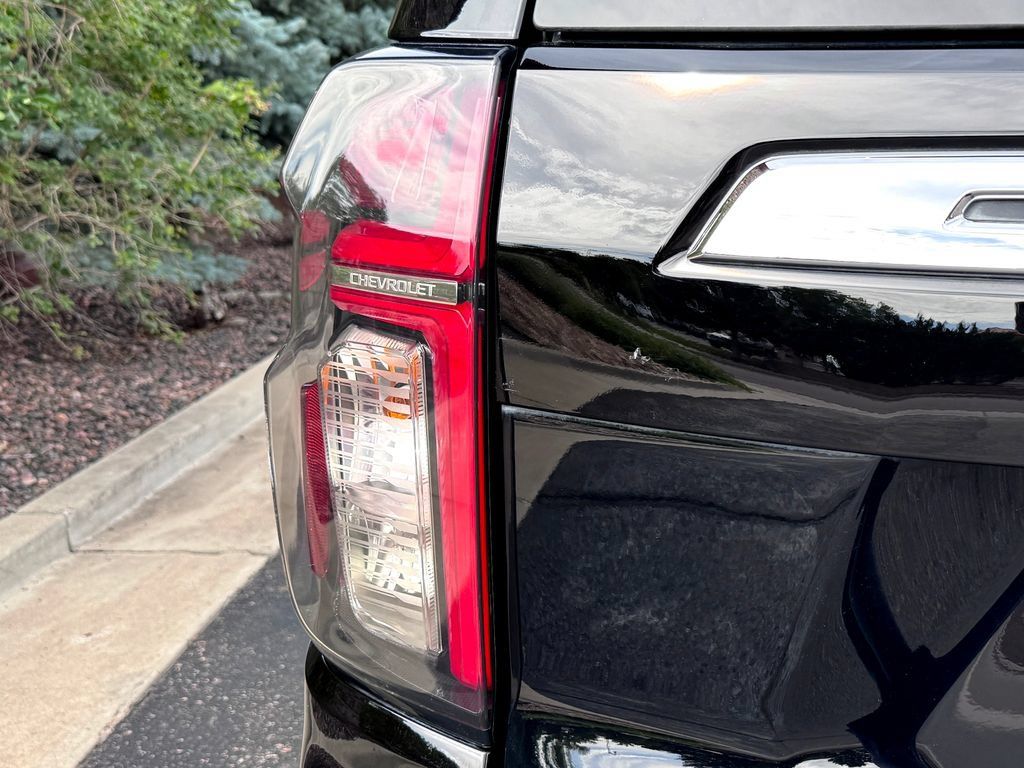Used 2023 Chevrolet Tahoe LT w/ Luxury Package AWD/4WD image 8