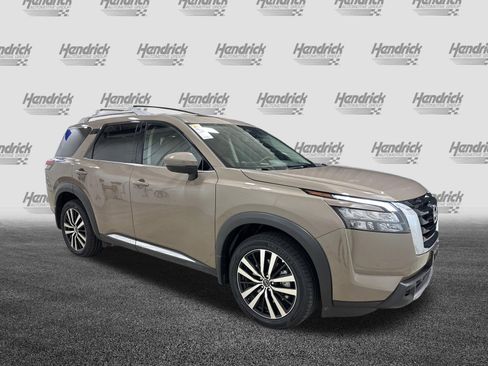 Used 2025 Nissan Pathfinder Platinum w/ Cargo Package AWD/4WD image 2